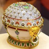 Das Renaissance-Ei war 1894 das letzte Ei, das Zar Alexander III. seiner Gemahling Maria Fjodorowna schenkte. Foto von opsa via Pixabay (Detail)