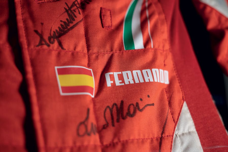 Scuderia Ferrari Marlboro F1 Team 2010 tuta da gara del pilota Fernando Alonso. Stima 2.700 - 7.000 €. Foto © Wannenes