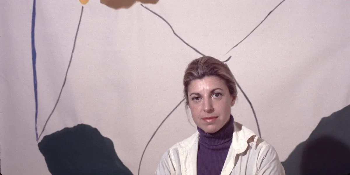 Die amerikanische Abstrakte Expressionistin Helen Frankenthaler 1971 in ihrem Studio in New York. Foto von Jack Mitchell/Getty Images