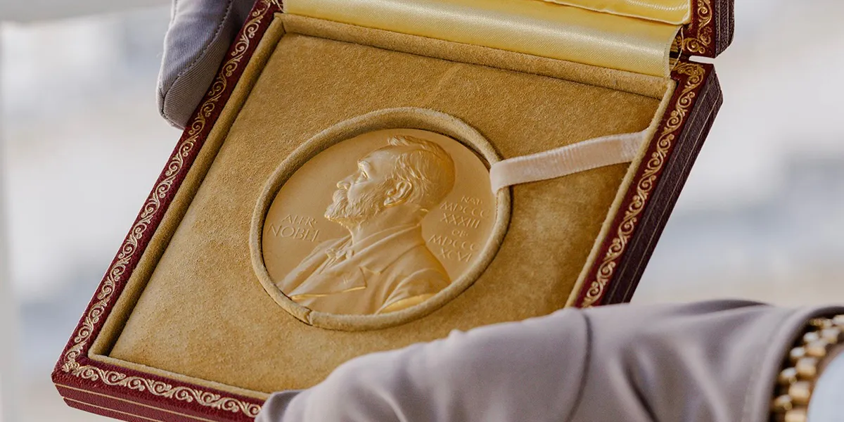 Medaglia d'oro del Premio Nobel per la Chimica Arne Tiselius del 1948 con scatola di presentazione originale. Immagine © Goldin (dettaglio)