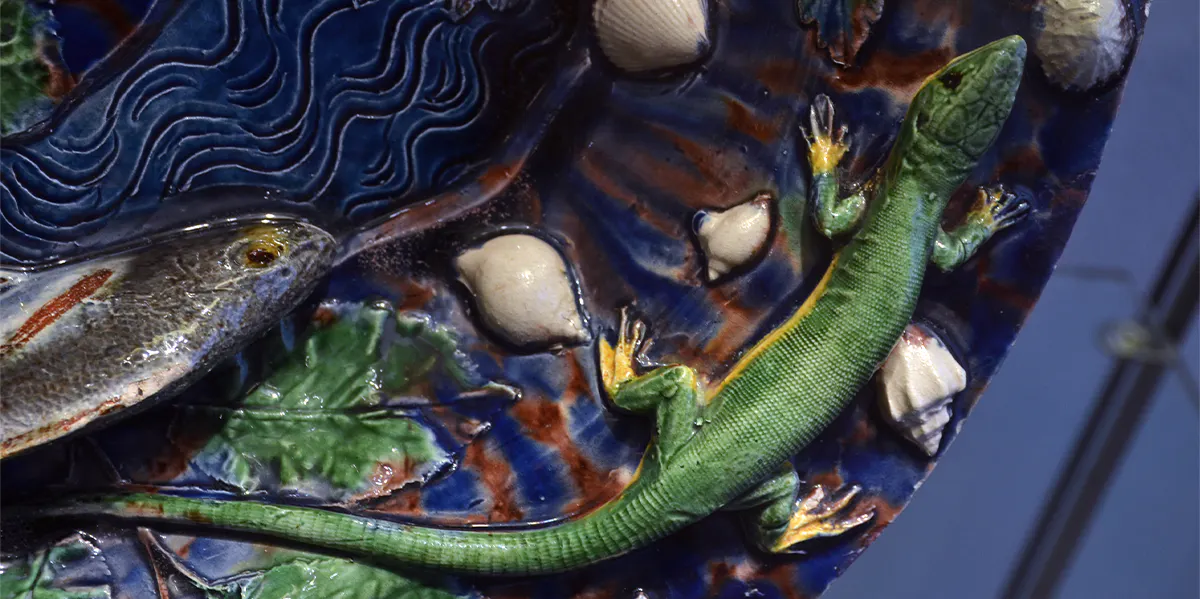 Detail eines Fayence-Tellers von Bernard Palissy, Paris 1550, Museum für Angewandte Kunst, Köln. Foto CC0 (Detail)