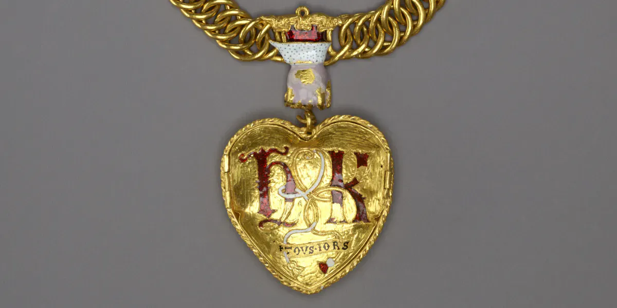 A remarkable jewel (chain with pendant) associated with Henry VIII and Katherine of Aragon discovered in Warwickshire (detail). Photo © British Museum.

