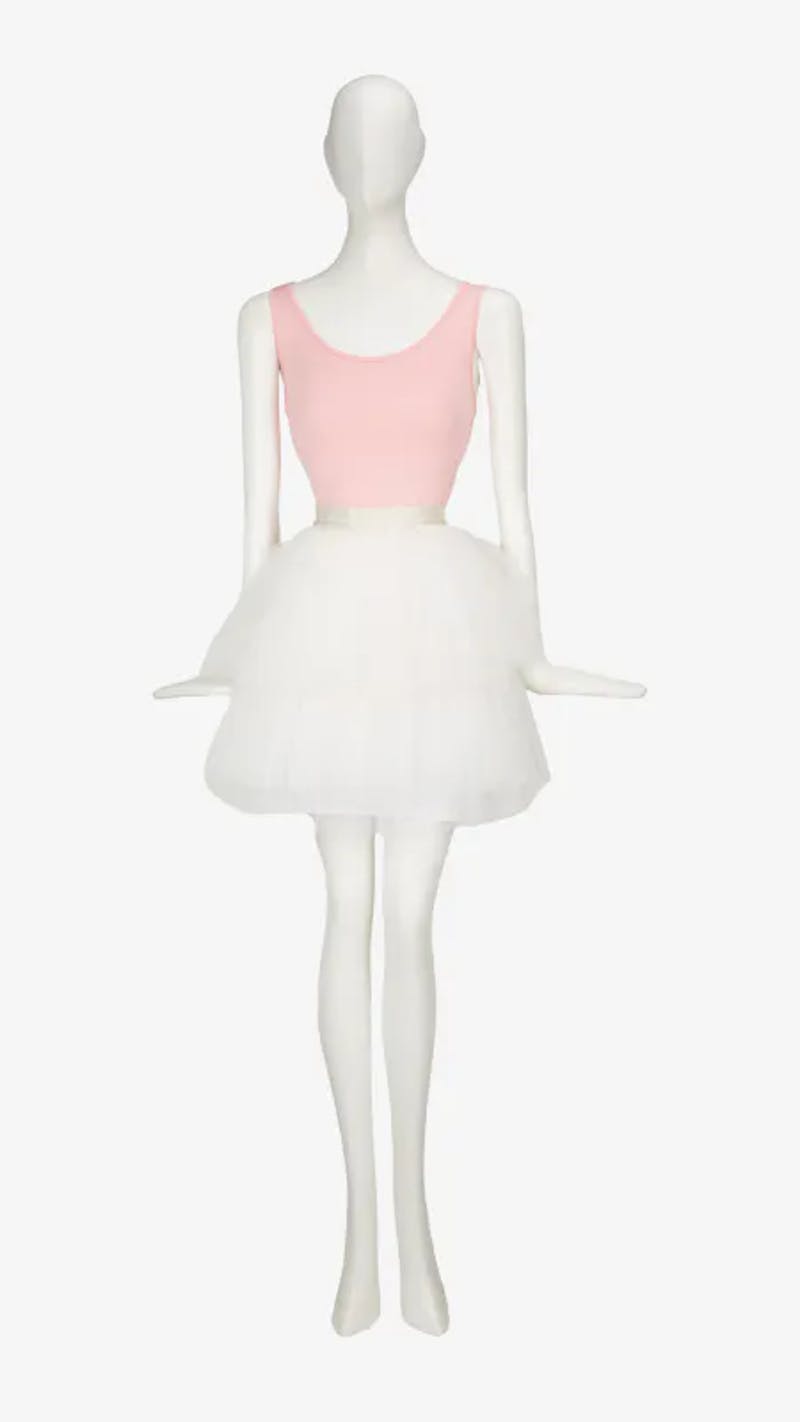 Carrie Bradshaw's Iconic White Tutu Sells for 6X Estimate | Barnebys  Magazine, image size:800x1422