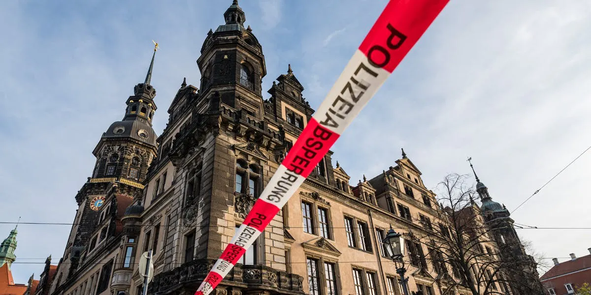 Des joyaux, d’une valeur totale estimée à plus d’un milliard d’euros, ont été volés lors du cambriolage de la Voûte verte du musée de Dresde le 25 novembre 2019, image © Jens Schlueter / Getty Images (détail)
