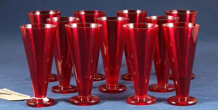 Champagneglas av Monica Bratt från Reijmyre Glasbruk. Foto © Kanonauktioner