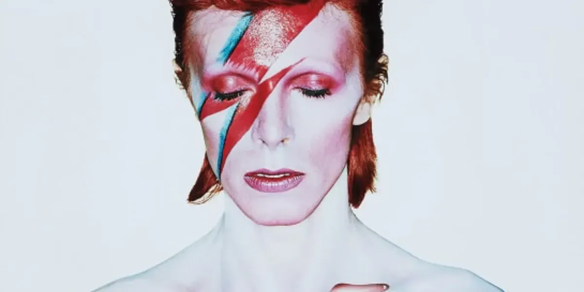 Brian Duffy, David Bowie dans le rôle d'Aladin Sane, 1973. Photo © PHILLIPS