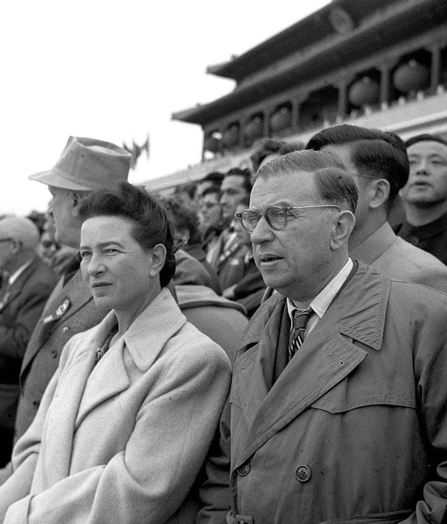Simone de Beauvoir et Jean-Paul Sartre à Pékin, 1955. Photo domaine public
