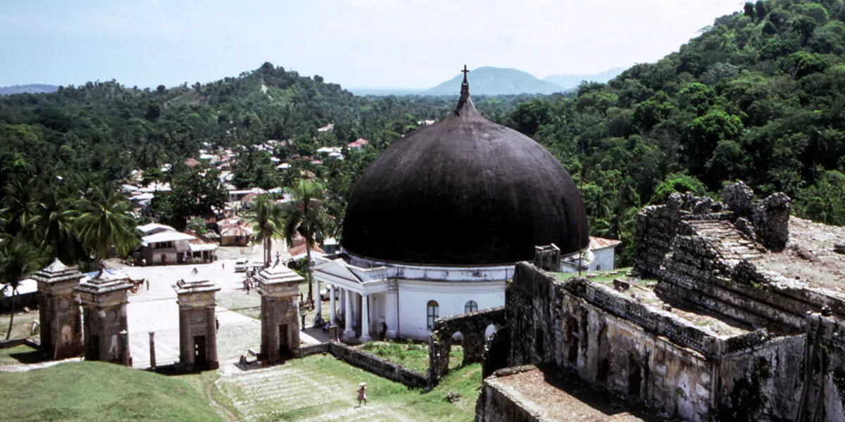Parc du Palais Sans Souci above Milot, 1980, Haiti (detail), image © Hubert Ruiz / Gamma-Rapho via Getty Images