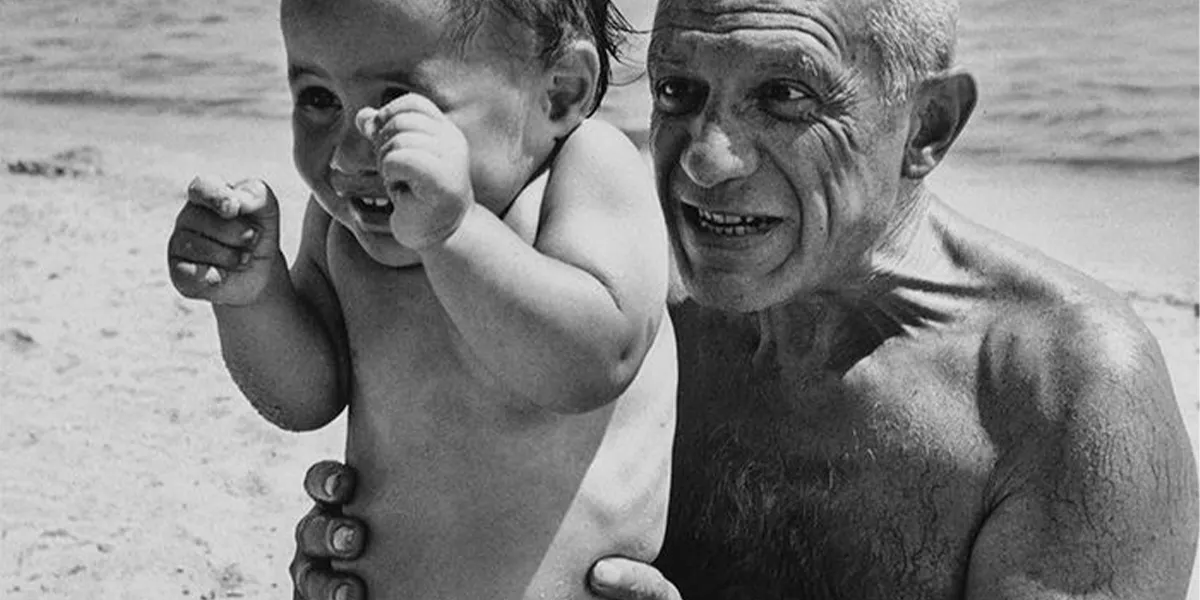 Robert Capa (1913-1954), Pablo Picasso und sein Sohn Claude, Golfe-Juan. Foto © Catawiki (Detail)