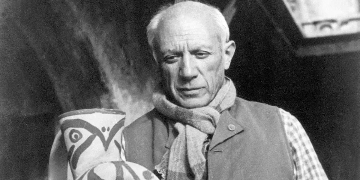 Picasso painting a piece of his potteries in his studio in Vallauris (detail). Photo by Keystone-France/Gamma-Keystone via Getty Images