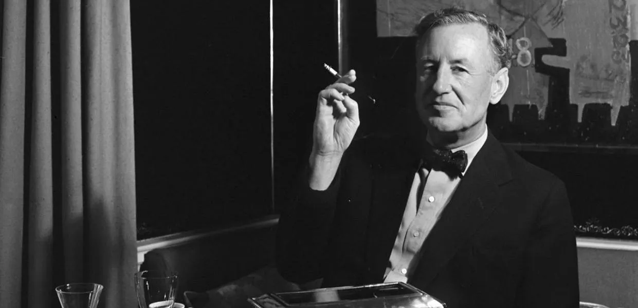 CECIL BEATON. Fotografía de Ian Fleming (1962). Imagen vía: © The Cecil Beaton Studio Archive en Sotheby's