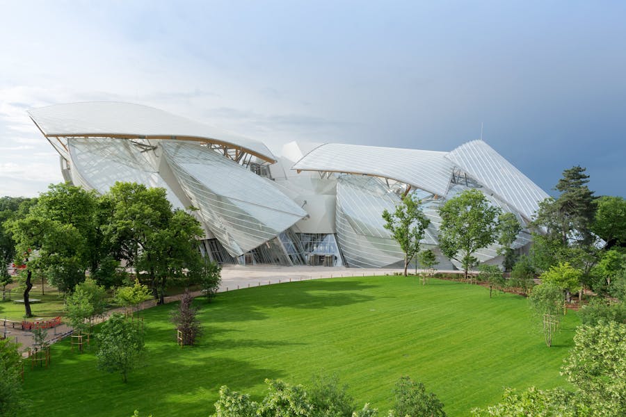 La Fondation Louis Vuitton Art Museum è stata progettata dall'architetto Frank Gehry e inaugurata il 20 ottobre 2014. Foto © Iwan Baan / CC BY 2.0