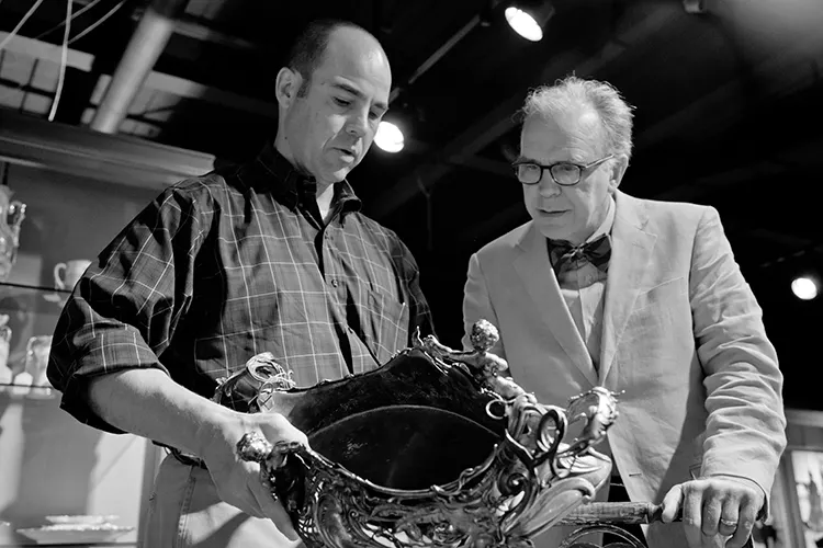 Lark Mason dans l'émission Antiques Roadshow Image via iGavel
