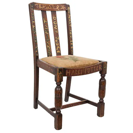 La chaise sur laquelle J.K. Rowling a écrit Harry Potter mise en vente aux enchères