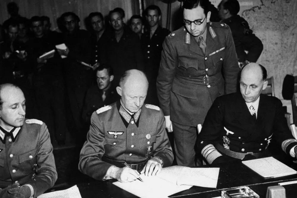 L'accord de capitulation signé par l'allemand Alfred Jodl