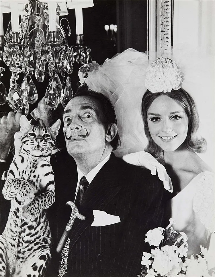 EDWARD PFIZENMAIER. Dalí con novia y ocelote. St. Regis Hotel. Nueva York (1964)