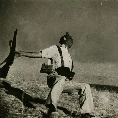 Robert Capa : le photographe du front