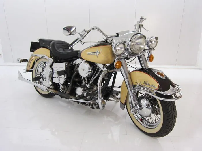 HARLEY DAVIDSON. FLH Tour Electra Glide (1979). Precio estimado: 15.000-29.500 €. La subasta termina el 15 de diciembre a las 20 h.