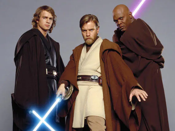 Anakin Skywalker (Hayden Christensen), Obi-Wan Kenobi (Ewan McGregor) y Mace Windu (Samuel L. Jackson) en Star Wars: Episodio III La venganza de los Sith