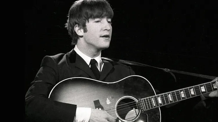 John Lennons försvunna gitarr såld för rekordsumma