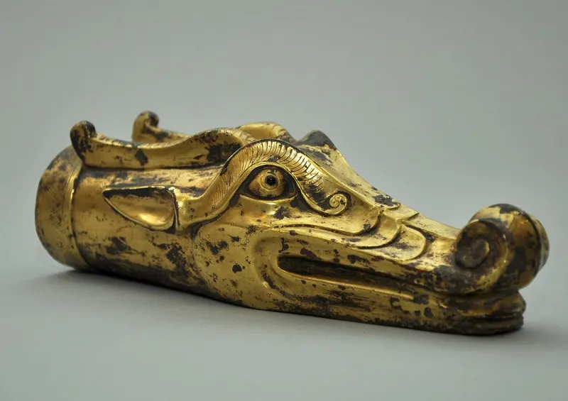 Cabeza de dragón en bronce. Dinastía Han (206 a.C.-220 d.C.)