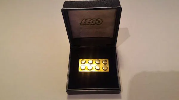 Så mycket såldes världens dyraste legobit för