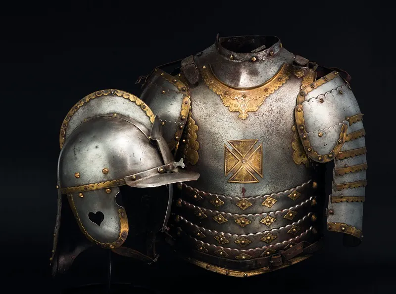 Coraza y casco húsar. Polonia (siglo XVII)