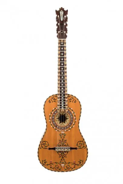Baroque Guitar Built by Marcelino López Nieto between 1974 and 2001. Photo: Durán Arte y Subastas
