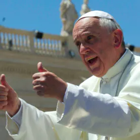 Las pertenencias del Papa salen a subasta benéfica en Catawiki
