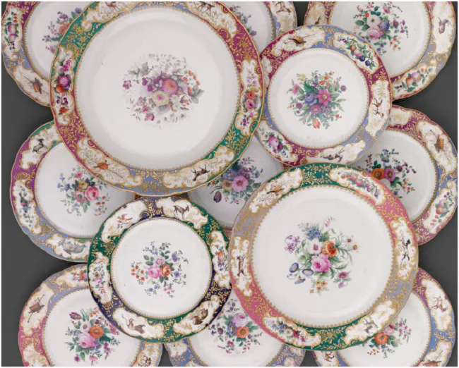 PORCELANA IMPERIAL fabricada en San Petersburgo. 11 platos, 2 bandejas redondas y 2 ovaladas (1835). Precio estimado: desde 12.040 € hasta 16.670 €.