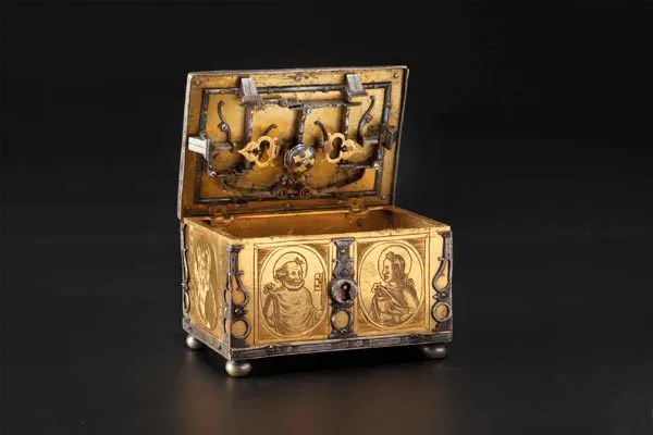 Miniature Coffer Starting bid: 7.500 EUR