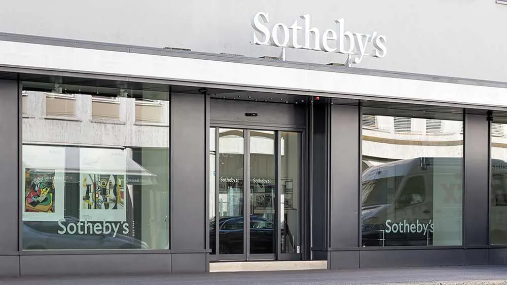 Sotheby's tappar tre tunga namn