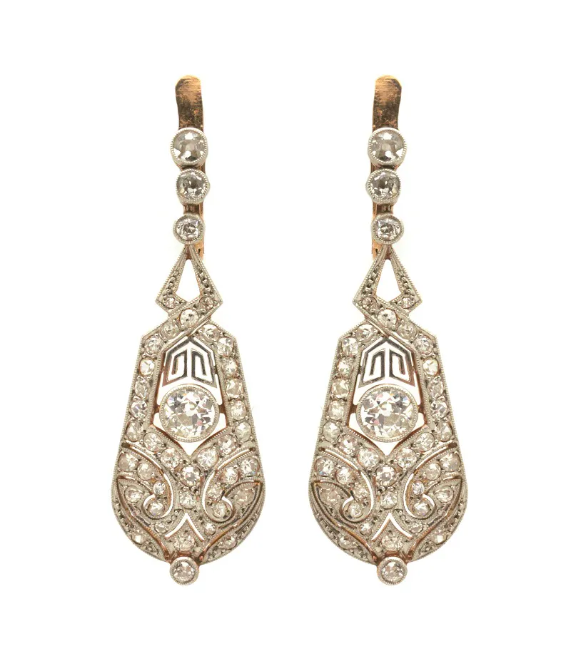 Pendientes Art Déco en oro y vistas en platino con calado de diamantes talla brillante antigua (c. 1930)