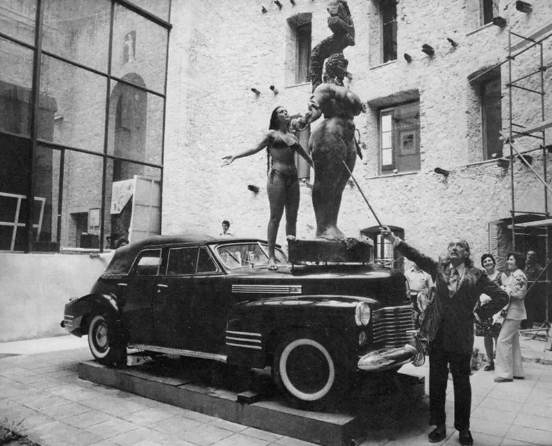 SALVADOR DALÍ