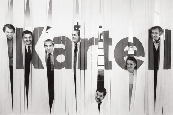 L'équipe design de Kartell en 1969: Olaf von Bohr, Gino Colombini, Alberto Rosselli, Ignazio Gardella, Joe Colombo, Anna Castelli Ferrieri, Giotto Stoppino Photo © Ugo Mulas; courtesy of Museo Kartell