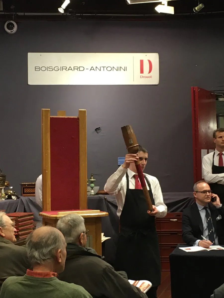 Les prix se sont enflammés pour la torche olympique des Jeux Olympiques d’hiver de Grenoble 1968 Image: Drouot via Twitter