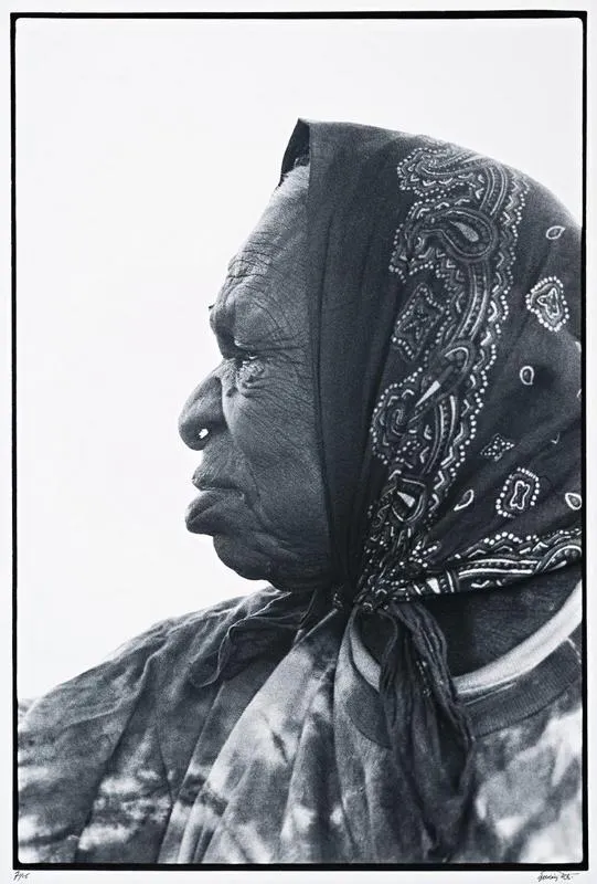GREG WEIGHT (*1946) - Portrait of Emily Kngwarreye, 7/15 7/15, Selenium toned silver gelatin photograph, 1994