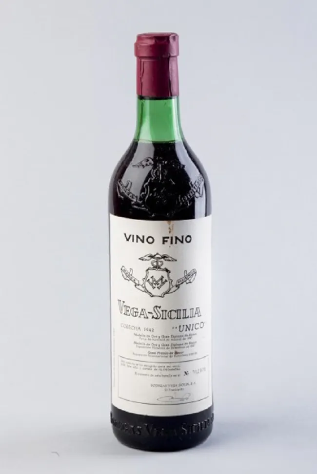 Lote 464: Lote formado por 6 botellas de VEGA SICILIA ÚNICO, cosecha de 1942. Salida: 4.500 EUR