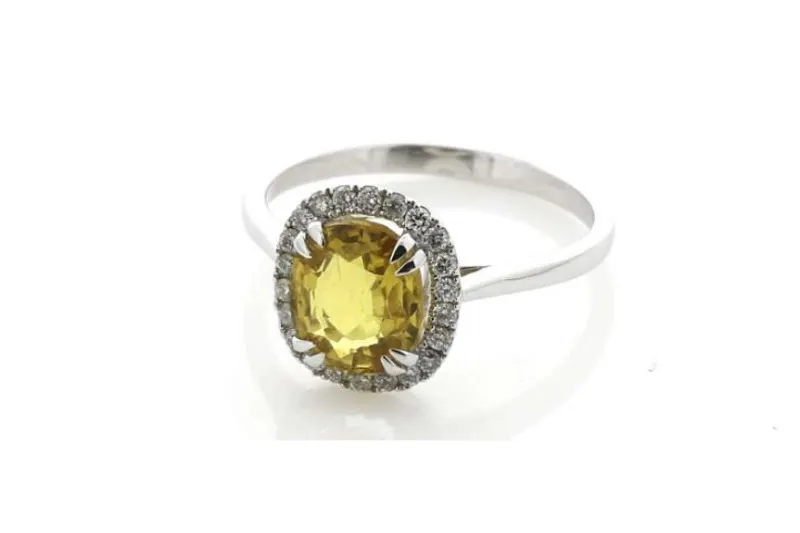 Anillo con zafiro