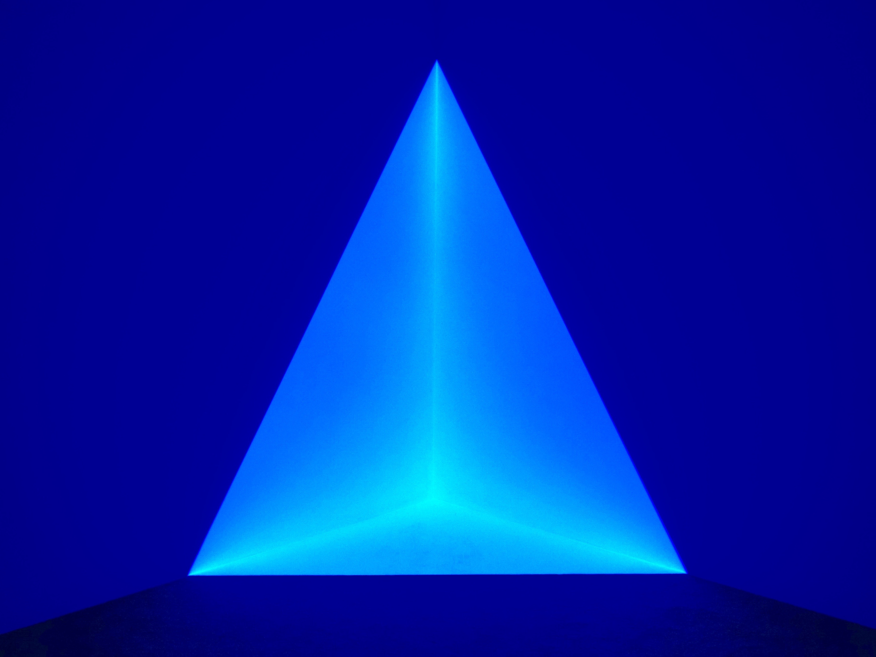 アート・デザイン・音楽 James Turrell James Turrell: 8 Facts to Know | Barnebys Magazine