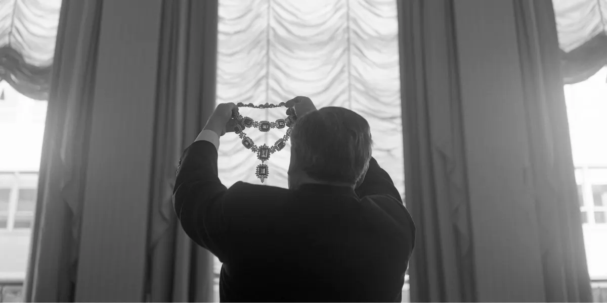 Harry Winston holds the world’s most expensive emerald and diamond necklace. A recent creation of the House of Winston, the necklace is valued at $1,600,000, June 24, 1961. Photo by Bettmann / Getty Images (detail). 