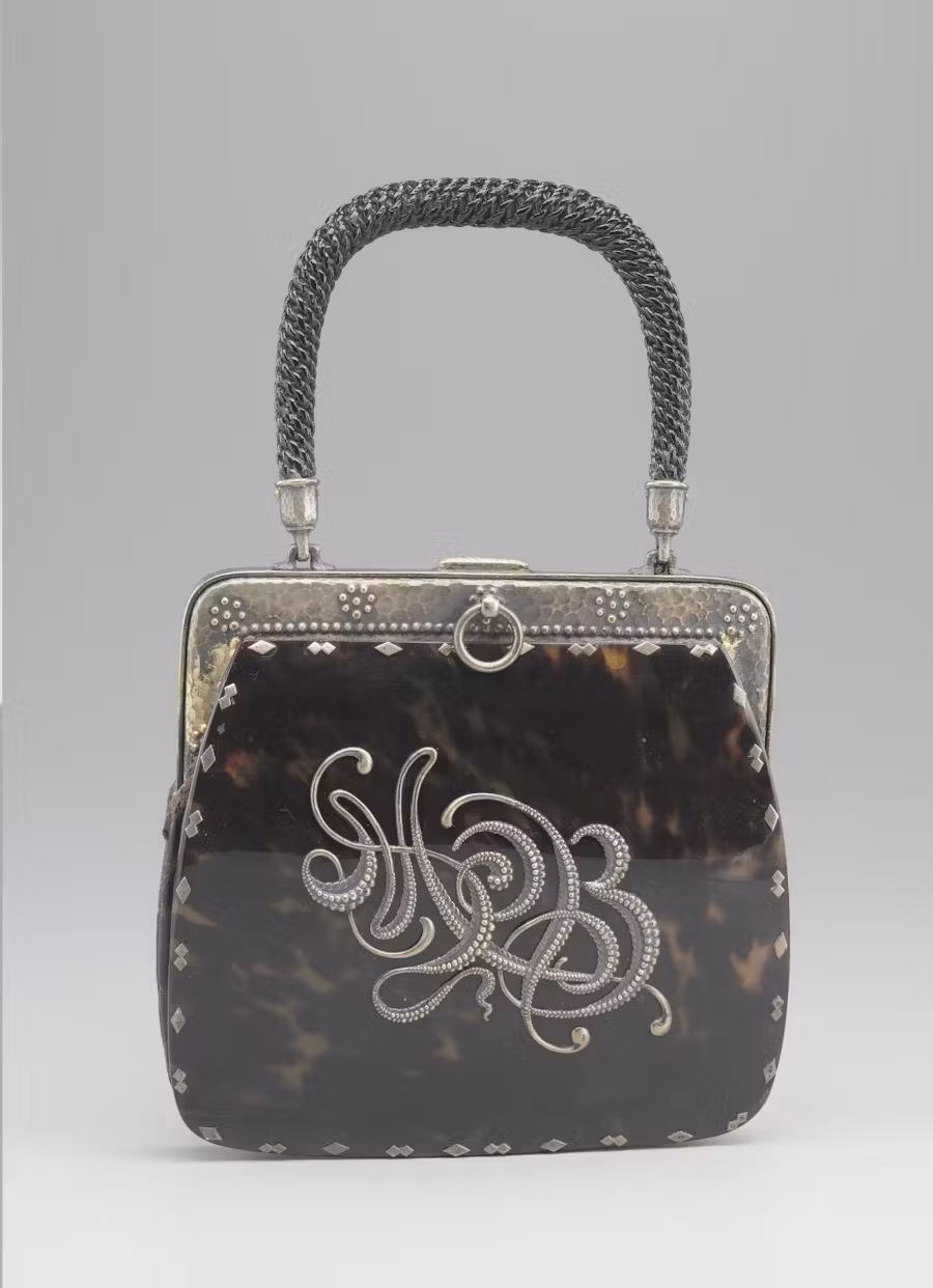 How Coco Chanel Revolutionised the Handbag | Barnebys Magazine