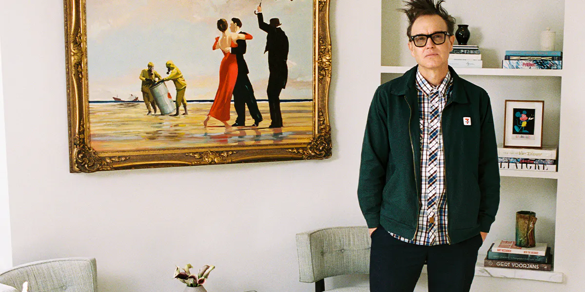 Mark Hoppus und sein Banksy. Foto © Max Montgomery. Courtesy Sotheby's (Detail)