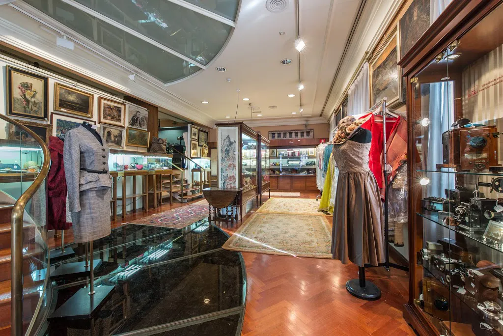 Calling all art-lovers for the Durán Sale!