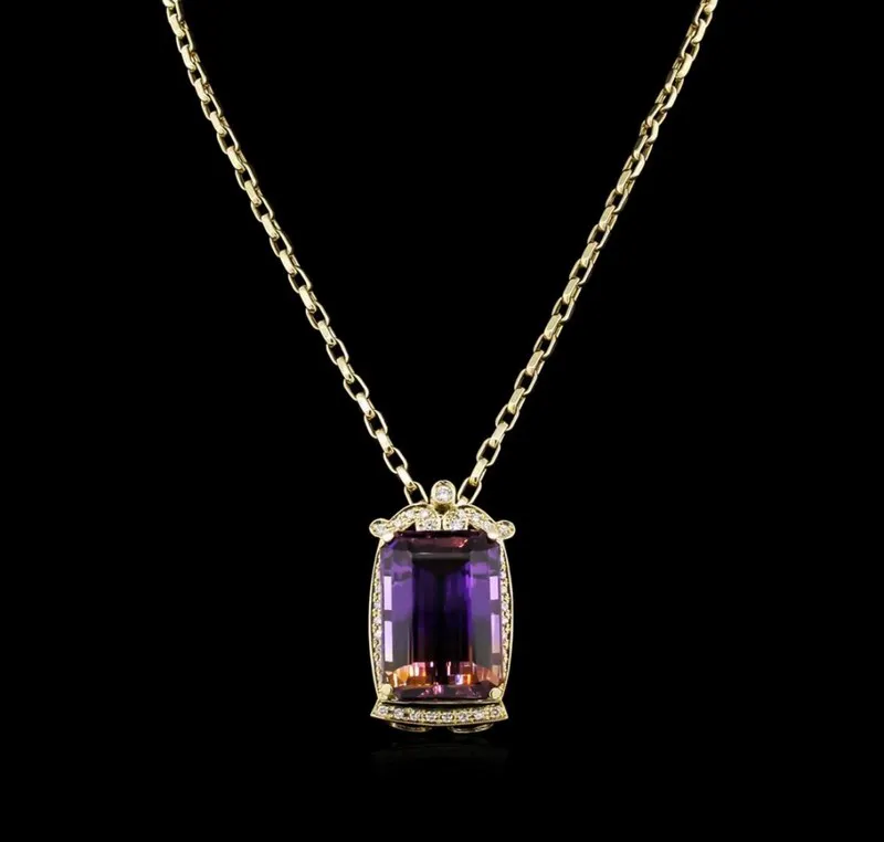 Colgante de oro amarillo, ametrina y diamantes con cadena