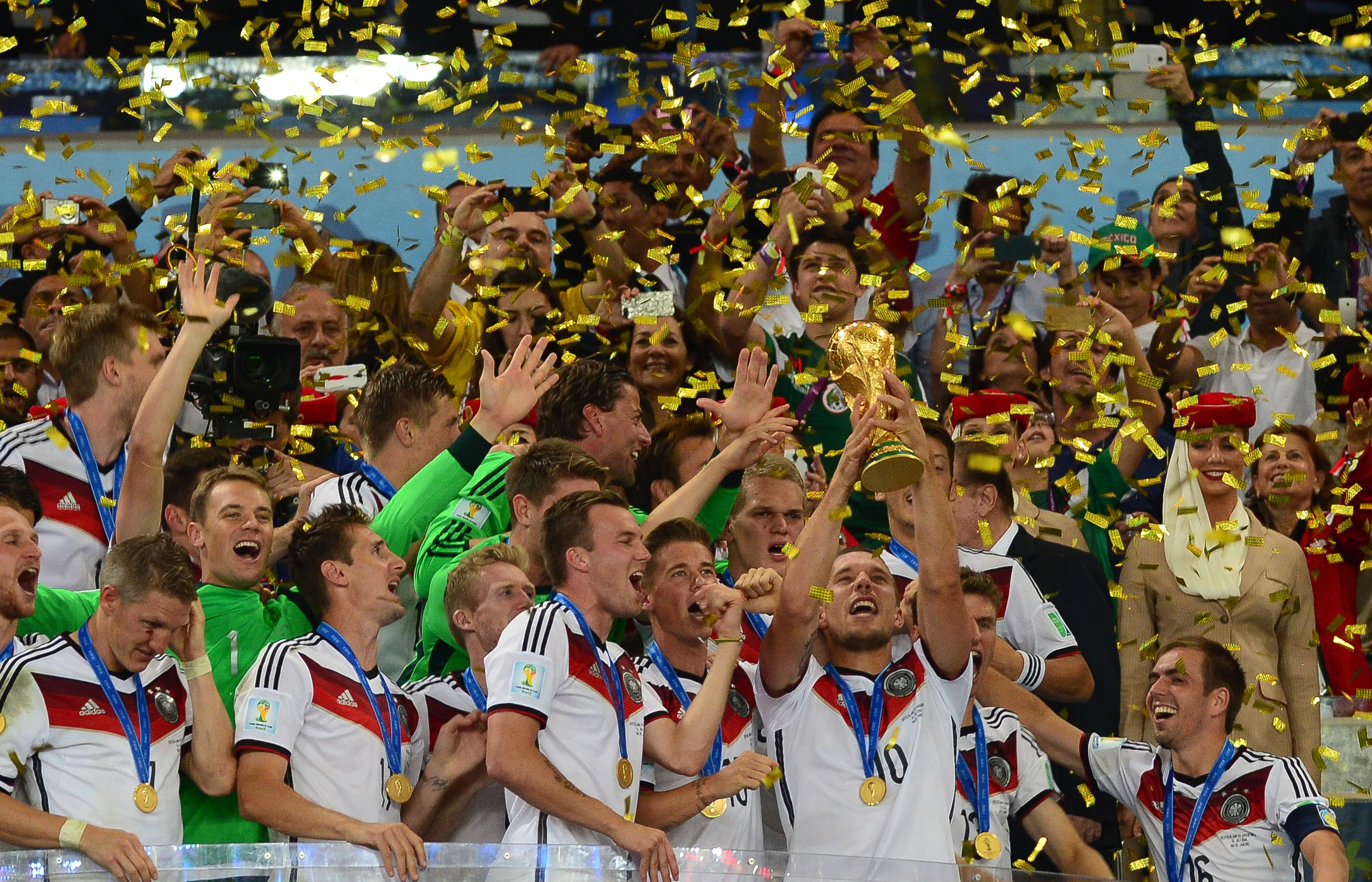 Die deutsche Nationalmannschaft nach Erhalt des WM-Pokals 2014 | Foto: Marcello Casal Jr/Agência Brasil via Wikipedia