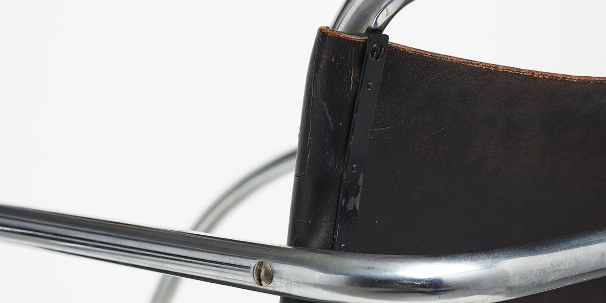 Ludwig Mies van der Rohe, two MR 20 chairs, Berliner Metallgewerbe Josef Müller or Bamberger Metallwerkstätten, 1920s, chrome-plated tubular steel, black leather. Photo © Bukowskis (detail)