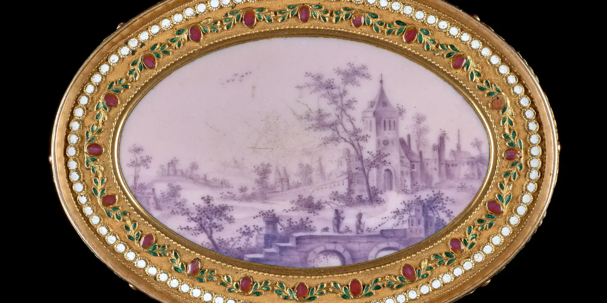 Tabatière aus Gold mit Emaille-Miniaturen in camaïeu rose, Hanau, um 1780-85. Foto © Artcurial (Detail)