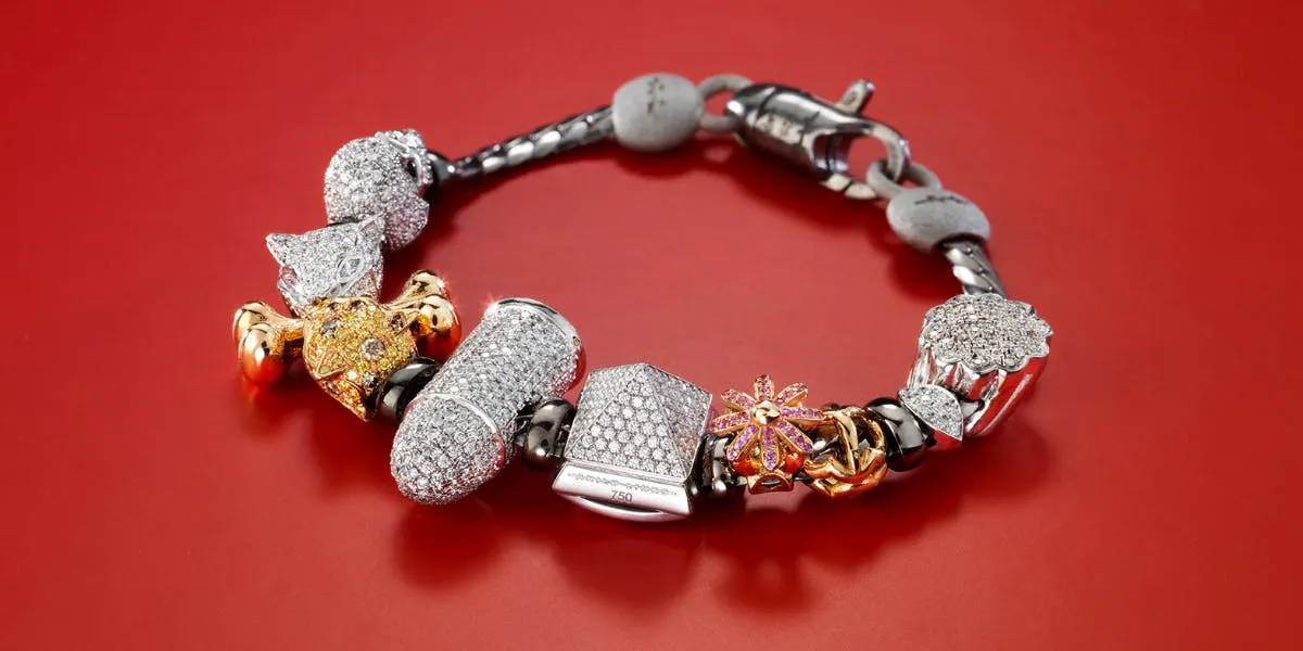 Håkan Orrling, unique bracelet, 'Blackness to Blaze', Arild Links. Photo © Arild Links