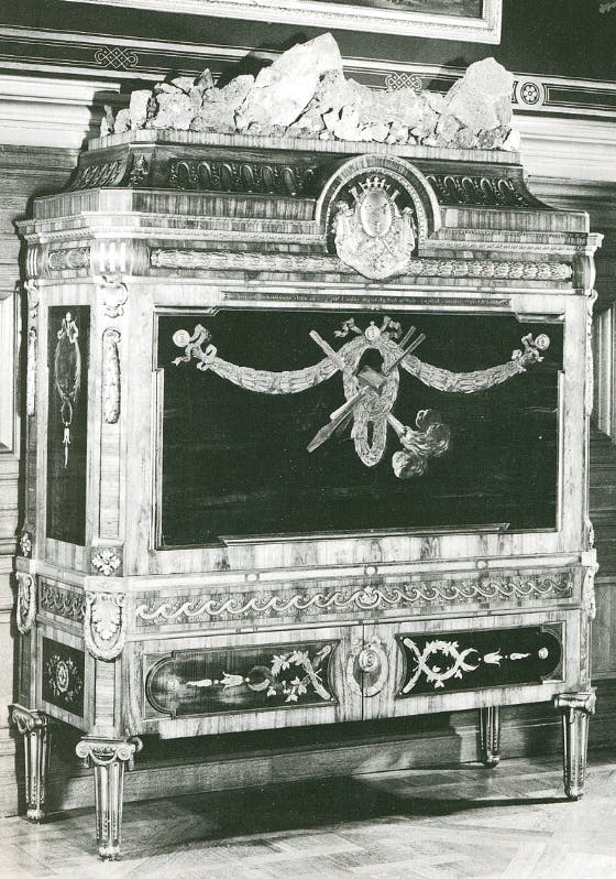 George Haupts 'Cabinet de Mineralogie', beställt av Gustav III, skänktes till prinsen av Condé 1774. Idag finns skåpet på slottet i Chantilly. Foto via Bruun Rasmussen